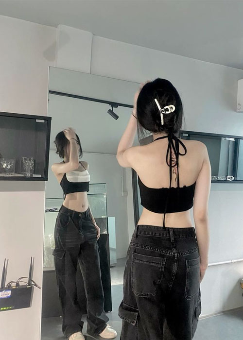 99+ Ảnh Hot Girl Eo Thon Đẹp Tự Nhiên, Thần Thái Cuốn Hút Ảnh hot girl eo thon mặc quần jean ôm tôn đường cong tự nhiên