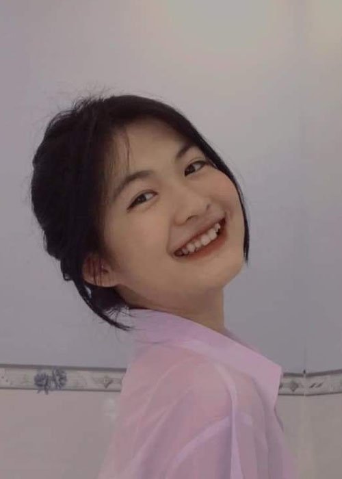 Top 69+ Ảnh Gái Xinh Răng Khểnh Cười Duyên Đốn Tim Người Đối Diện Ảnh gái xinh răng khểnh tạo dáng tự nhiên giữa không gian mở