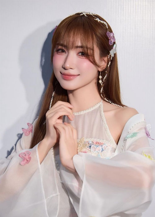 Top 8+ Kiểu Tóc Của Hòa Minzy Từ Ngọt Ngào Đến Cá Tính kieu toc dai duoi thang tu nhien