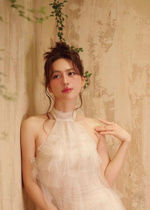 Top 5 Kiểu Tóc Của Phương Anh Đào Dịu Dàng, Nữ Tính và Đầy Cuốn Hút kieu toc mai bay