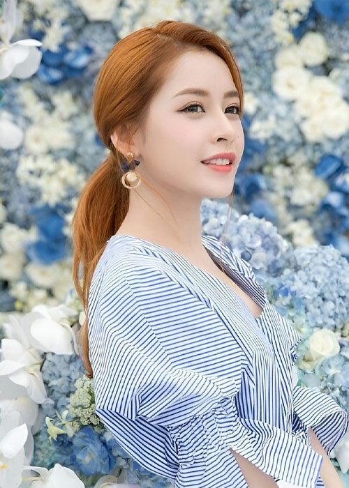 Top 9+ Kiểu Tóc Của Chi Pu Với Phong Cách Dịu Dàng và Quyến Rũ màu vàng ánh kim của Chi Pu